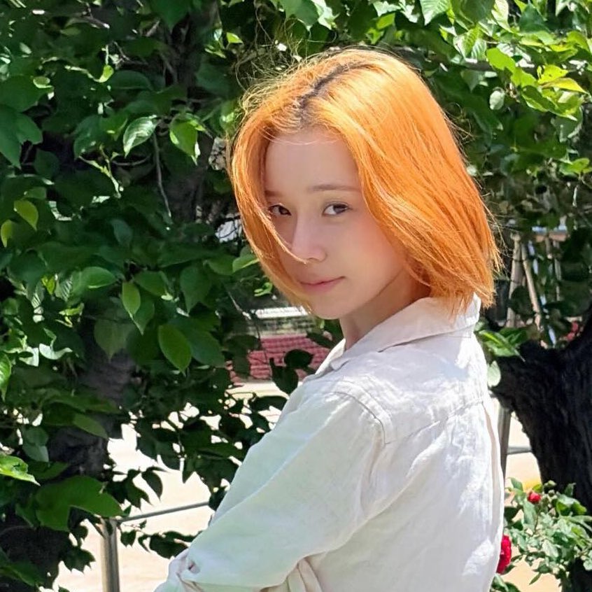 “ ยังไงก็ไม่มีสตอบะยี่ ”

“ เค้าขอโทษที่น้องสาวมากวนคุณนะคะ ”

“ 🥺 ”

“ . . . ”

“ ความจริง ร้านเรามีน้ำสตอบะยี่นะคะ ”