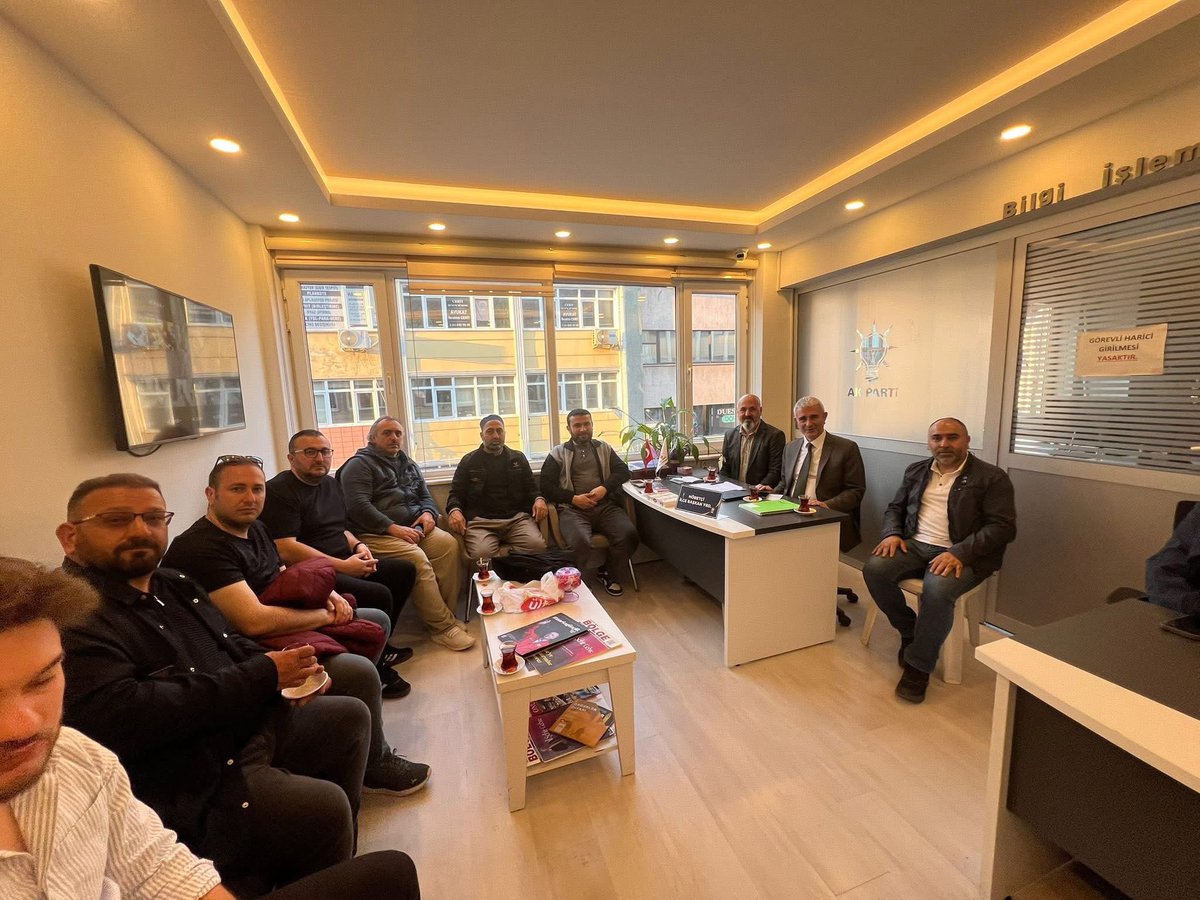 GebzeAk's tweet photo. İlçe Bşk Recep Kaya ve İlçe yöneticilerimiz ile birlikte; Mustafapaşa Mahallemizin haftalık toplantısına katılarak Mahalle Başkanımız Bekir Köse ve yönetimiyle hasbihal eyledik.
 
Toplantı kabiliyetleri ve başarılı çalışmaları için Bekir Başkanımızı ve yönetimini tebrik ediyoruz. https://t.co/ckV4M4ANvI