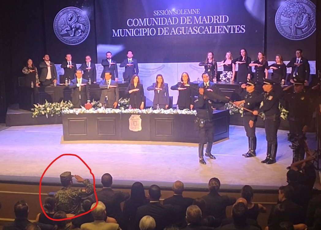 jairoclz's tweet photo. @Claudiashein @Defensamx1 Resulta indignante ver a personal de la SEDENA en un evento que conmemora a alguien que reivindica a Hernán Cortés y escribe México con “J”. La institución que dice defender la soberanía nacional no debería prestarse a homenajes cargados de colonialismo. https://t.co/S1yoEaMpBT