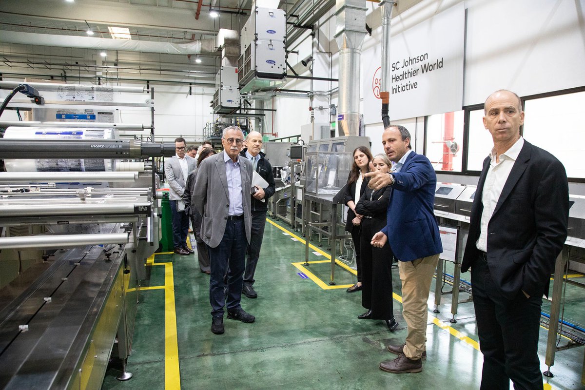 LA INVERSIÓN EN SALUD IMPULSA LA PRODUCCIÓN EN ARGENTINA

El sector de la salud tiene capacidad productiva, talento humano y oportunidades concretas de inversión. Una muestra de esto es la inauguración de una línea de alta velocidad en la planta de SC Johnson para producir en el