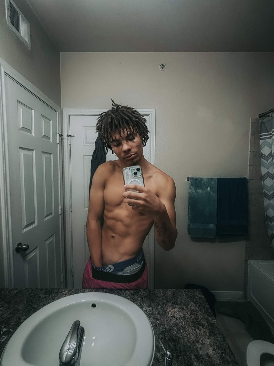 KKISCRAZZY's tweet photo. Get to it while you can 🥺✌🏼 https://t.co/Skxp48ZPXm https://t.co/pQNQR1Sts2