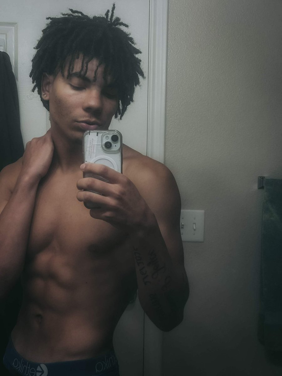 KKISCRAZZY's tweet photo. Get to it while you can 🥺✌🏼 https://t.co/Skxp48ZPXm https://t.co/pQNQR1Sts2