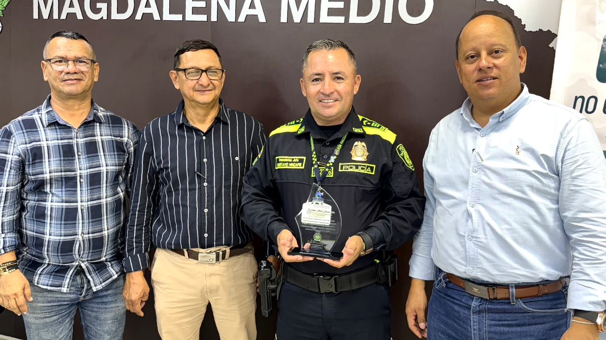 PoliciaDEMAM's tweet photo. 🤝 Generamos espacios de interlocución con corporaciones de derechos humanos, fortaleciendo el diálogo y la confianza.

Ratificamos nuestro compromiso con la promoción y protección de los #DDHH.

#Seguridad https://t.co/MaP03XUQks