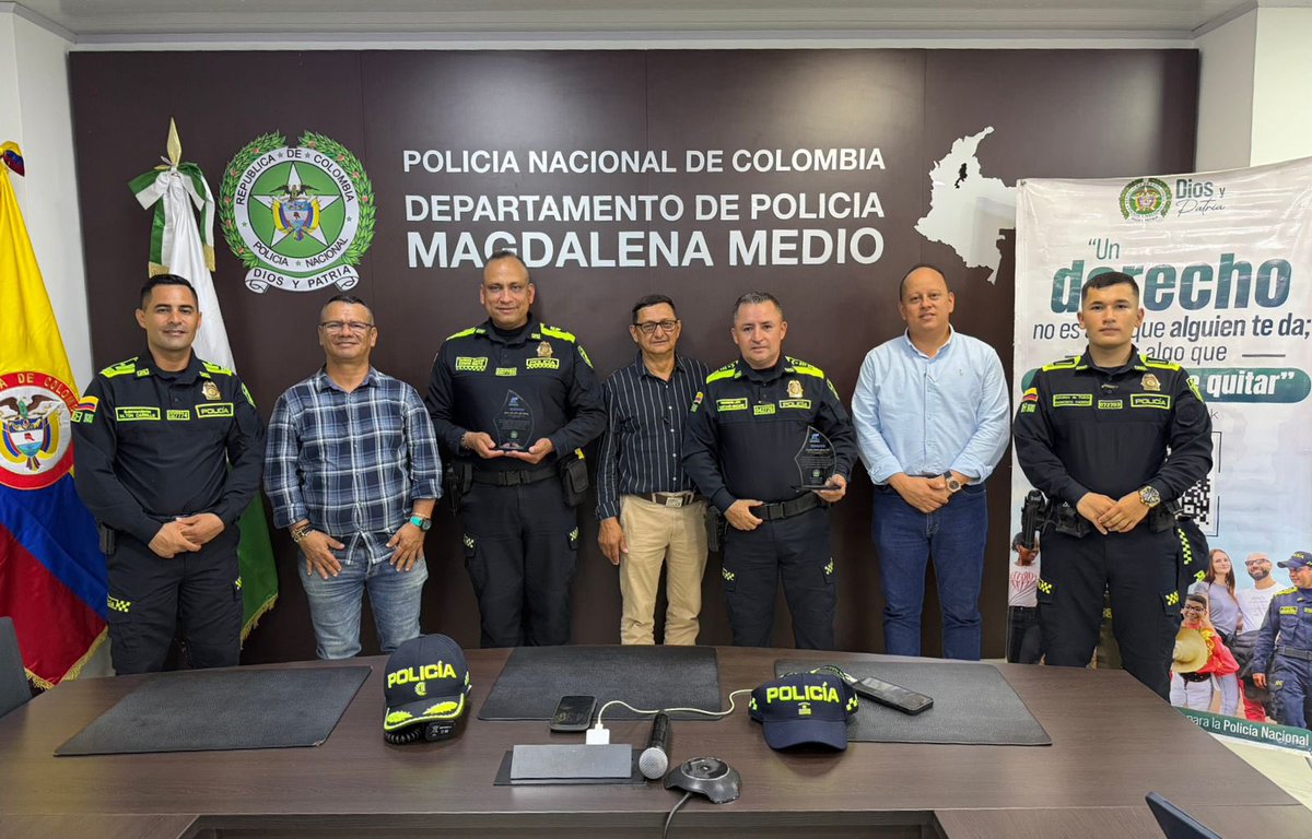 PoliciaDEMAM's tweet photo. 🤝 Generamos espacios de interlocución con corporaciones de derechos humanos, fortaleciendo el diálogo y la confianza.

Ratificamos nuestro compromiso con la promoción y protección de los #DDHH.

#Seguridad https://t.co/MaP03XUQks
