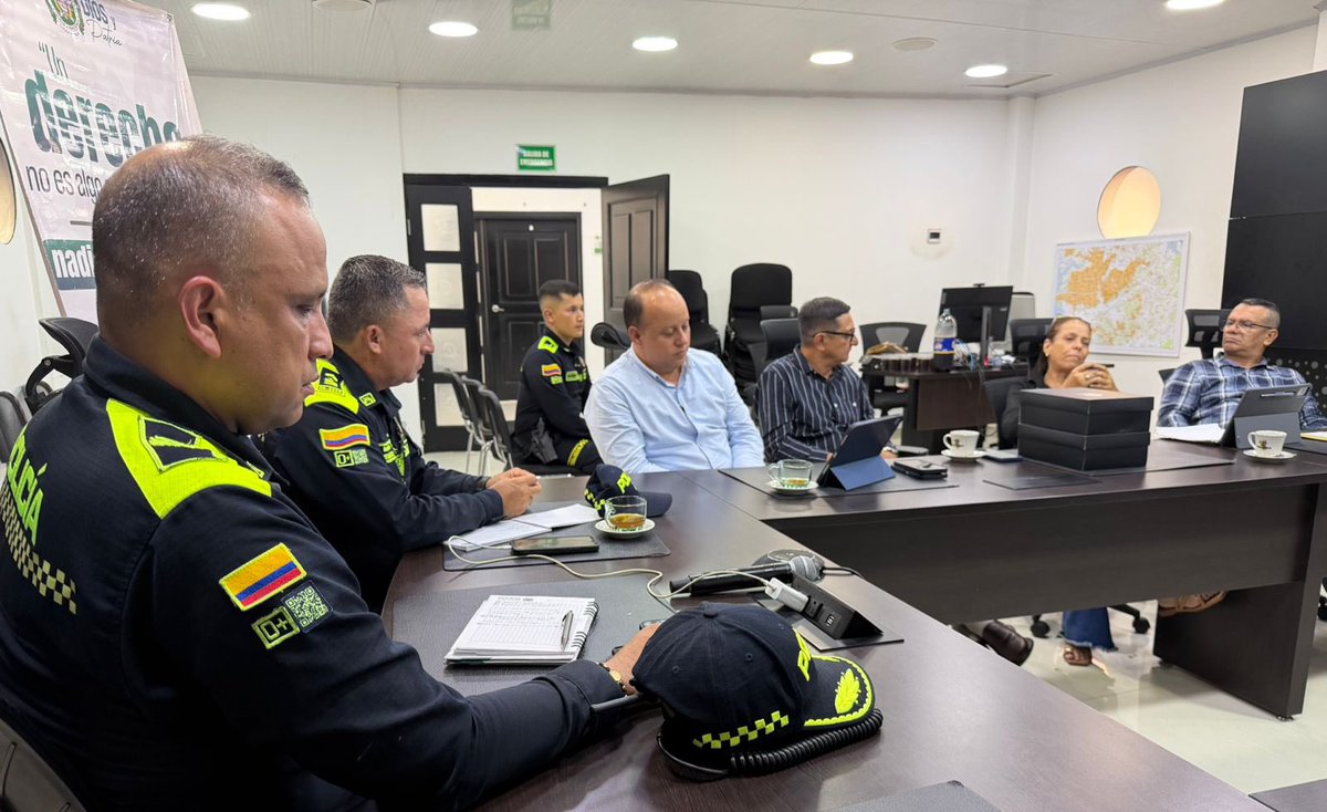 PoliciaDEMAM's tweet photo. 🤝 Generamos espacios de interlocución con corporaciones de derechos humanos, fortaleciendo el diálogo y la confianza.

Ratificamos nuestro compromiso con la promoción y protección de los #DDHH.

#Seguridad https://t.co/MaP03XUQks