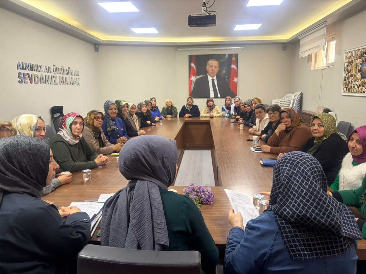 Haftalık olağan yönetim kurulu toplantımızı İl Koordinatörümüz Fadik Seme ve Siyasi ve Hukuki İşler Başkanımız <a href="/HavvaUckcgl/">Hᴀᴠᴠᴀ Uᴄ̧ᴀᴋᴄıᴏɢ̆ʟᴜ🇹🇷🇵🇸</a> 'nun başkanlığında gerçekleştirdik.