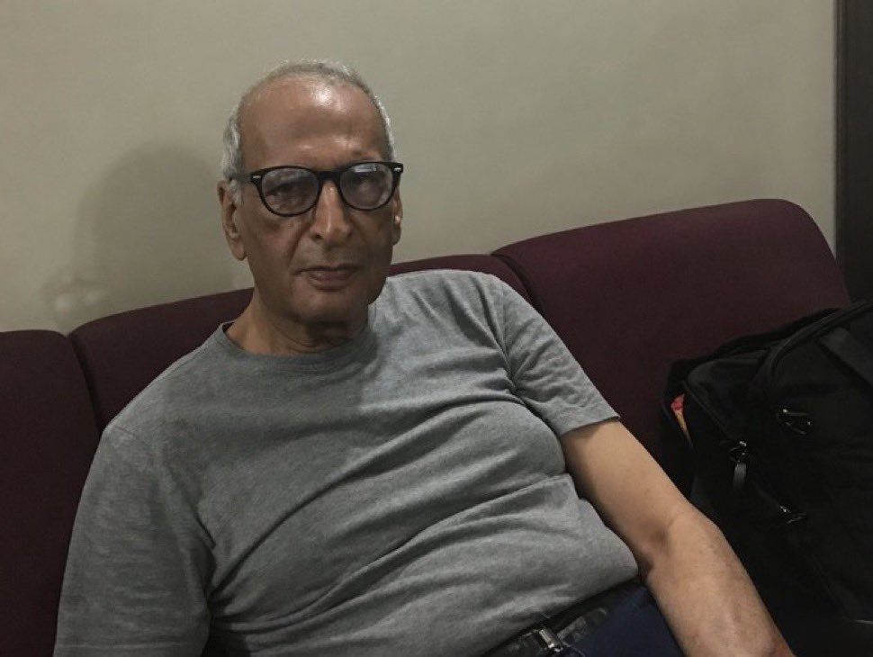 इनका नाम जिमी टाटा है।

वो रतन टाटा के छोटे भाई हैं। दोनों नवल टाटा के बेटे थे। जब रतन टाटा सिर्फ 10 साल के थे तब उनके माता-पिता का तलाक हो गया। इसके बाद दोनों भाइयों की परवरिश उनकी दादी नवाजबाई टाटा ने मुंबई में की।

जिमी टाटा के पास टाटा मोटर्स, टाटा स्टील, टाटा संस, TCS, टाटा