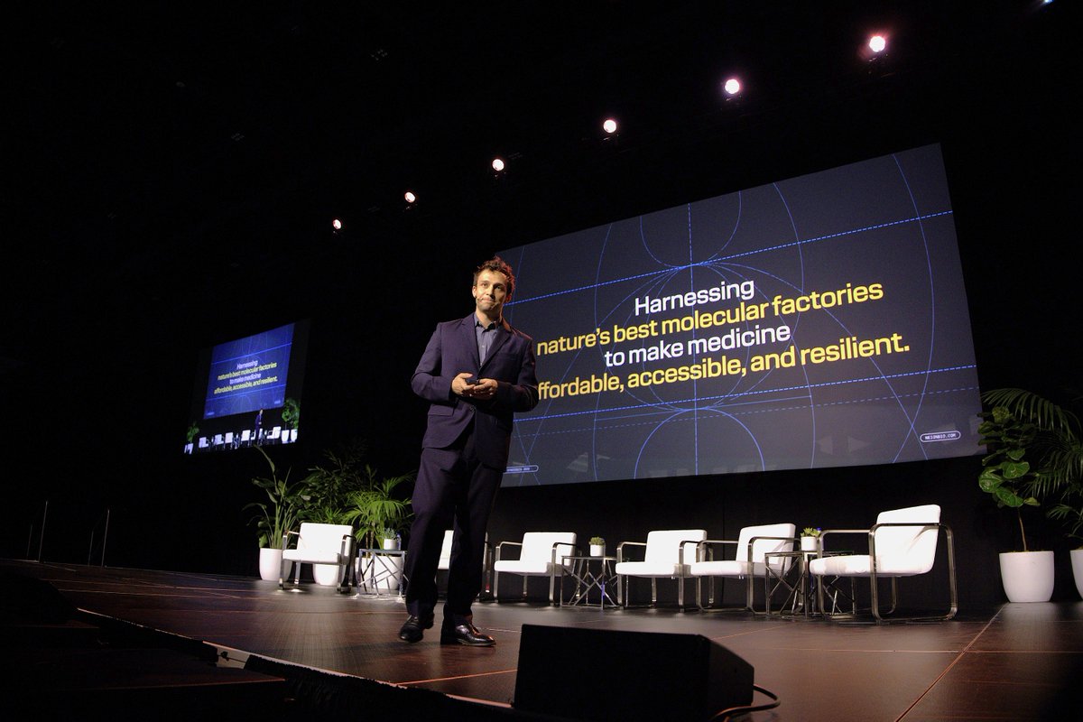SynBioBeta's tweet photo. Samuel Levin of Neion Bio said genetically engineered chickens can turn eggs into bioreactors, producing a blockbuster biologic like Humira at 10x lower COGS and 100x lower capex than traditional manufacturing. #SynBioBeta #Biotech https://t.co/lkvqaXk3pQ