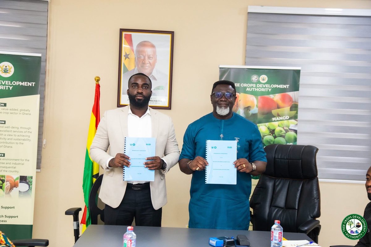 AndyOOkrah's tweet photo. Under my leadership as CEO of TCDA we have signed two strategic Memoranda of Understanding (MoUs) with Pan-African Business Developers (PABD) and Save Our Lands Projects LBG (SOL) to drive innovation in beekeeping into tree crops and restoration of degraded lands for Rubber. https://t.co/jp5QWfrqug