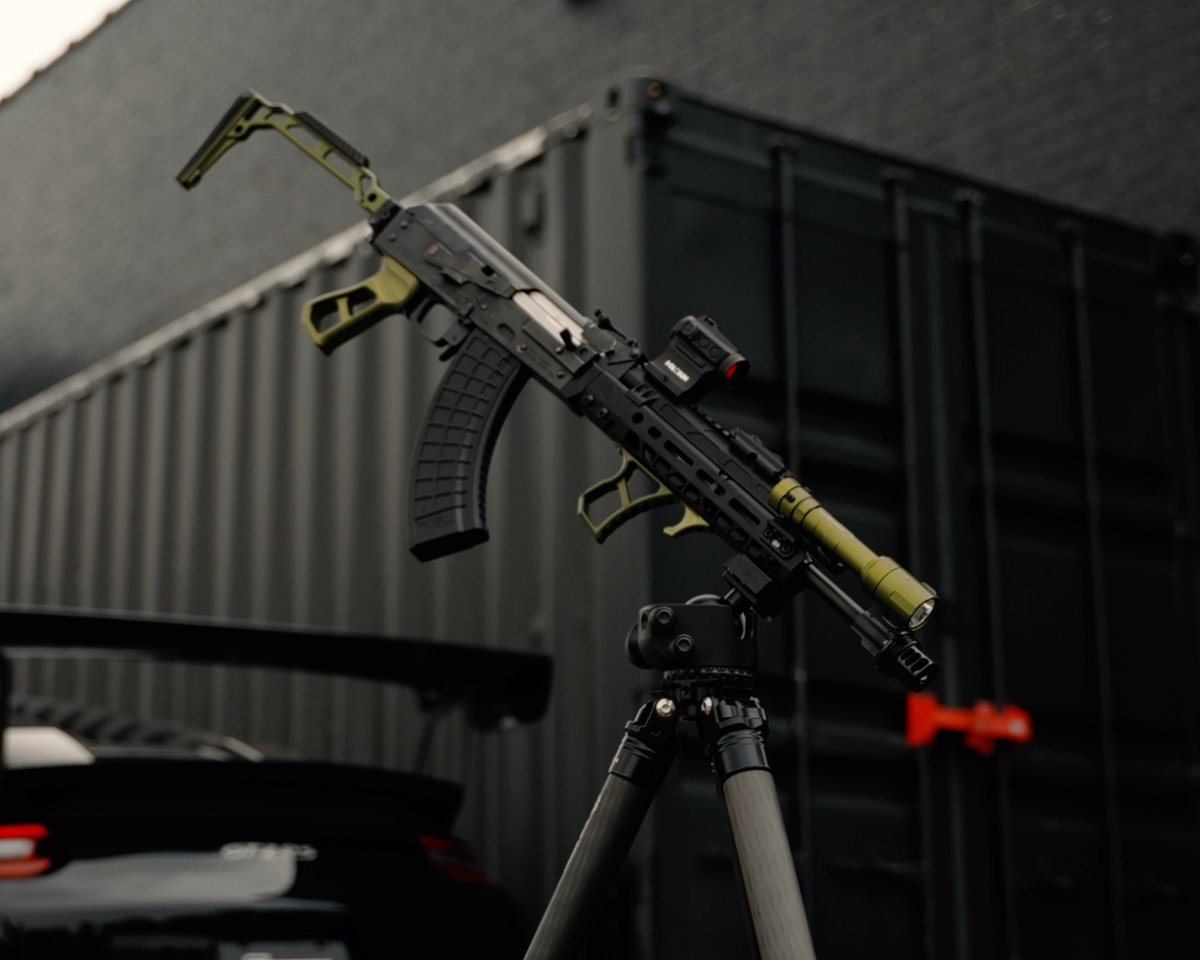 JMacCustoms's tweet photo. GT3 Energy. Serbian Soul. 🔋🏎️

Taking the ZPAP M70 from the crate to the cockpit. This isn't just a build; it’s a statement. Flawlessly finished, and ready for the r@nge. ⚡️

What do you think about this setup? Drop a comment below! 👇 https://t.co/eoBE2Qt1jB