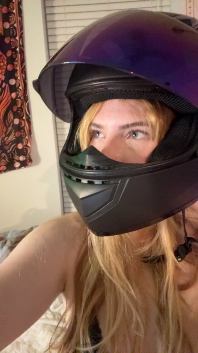 StellaxxAdams's tweet photo. Do you like biker gals ? https://t.co/q7I4DHBiIy