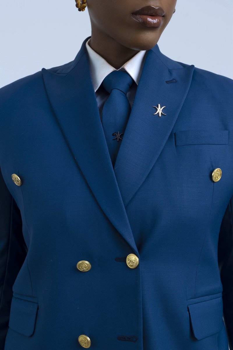 AMA_Lagos's tweet photo. this piece transcends gender offering a refined expression for both masculine and feminine forms.

Completed with the AMA Xclusive Tie &amp; Lapel Pin.

#amalagos #bespokesuit #gentleman #suit #fashion https://t.co/YiCFeHHqqb