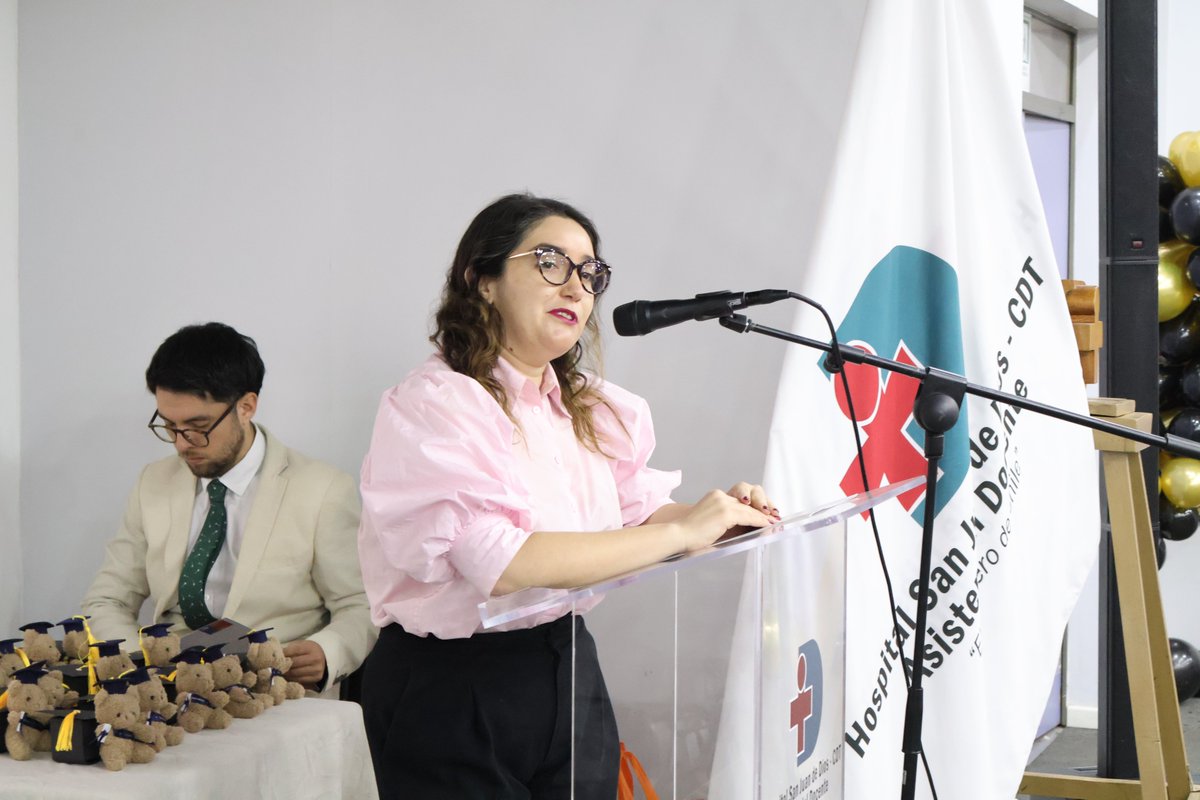 HSJDChile's tweet photo. 🙌Nueva generación de médicos internistas. Más detalles de la ceremonia en nuestra web 👇https://t.co/g5YqYb61j8 https://t.co/rSLm6vk9GE