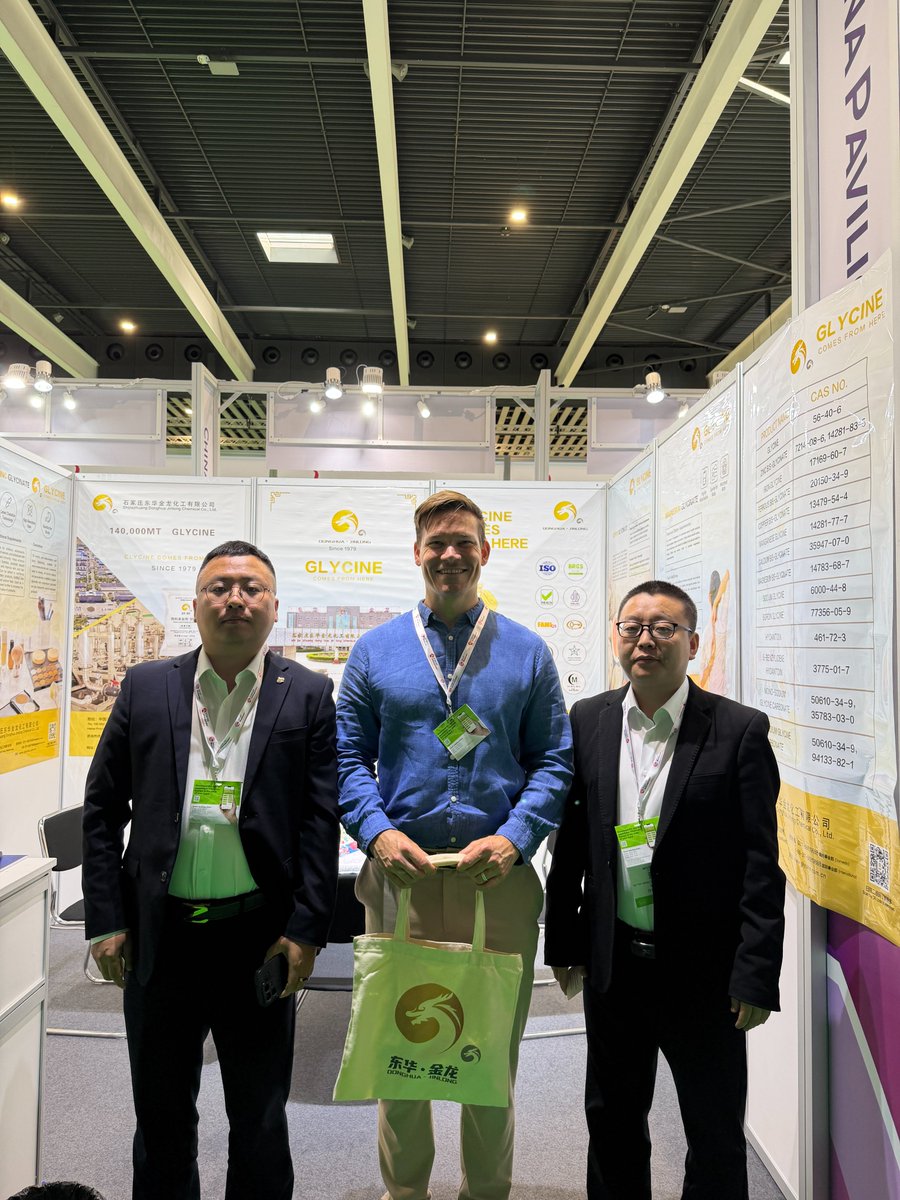 FormulasGuy's tweet photo. The Internet's Favourite Glycine: @DonghuaJinlong 

They may be one of the best memes of 2024 but their business is no joke, they're easily in the top 5 for the global Glycine market if not the top 3.

I met these lovely gentlemen today during day 2 of @Vitafoods_ Europe and wish them great success now and into the future (though they hardly need the wishes).