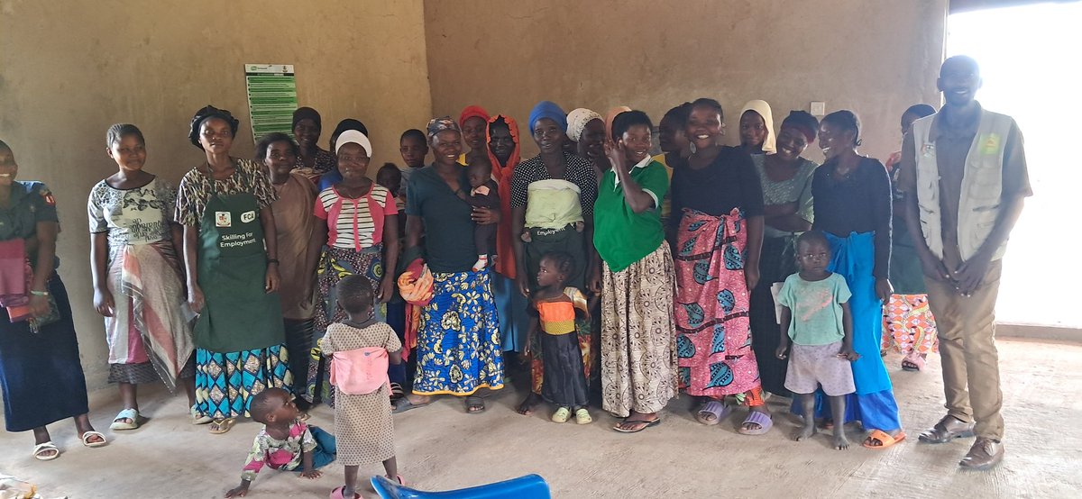 picknet5's tweet photo. PICKNET engaged VELA and youth groups to promote self-reliance through entrepreneurship, vocational skills, kitchen gardening, chicken rearing, nutrition, and waste management empowering youth and women for sustainable and resilient communities. https://t.co/hgn5GFulvC