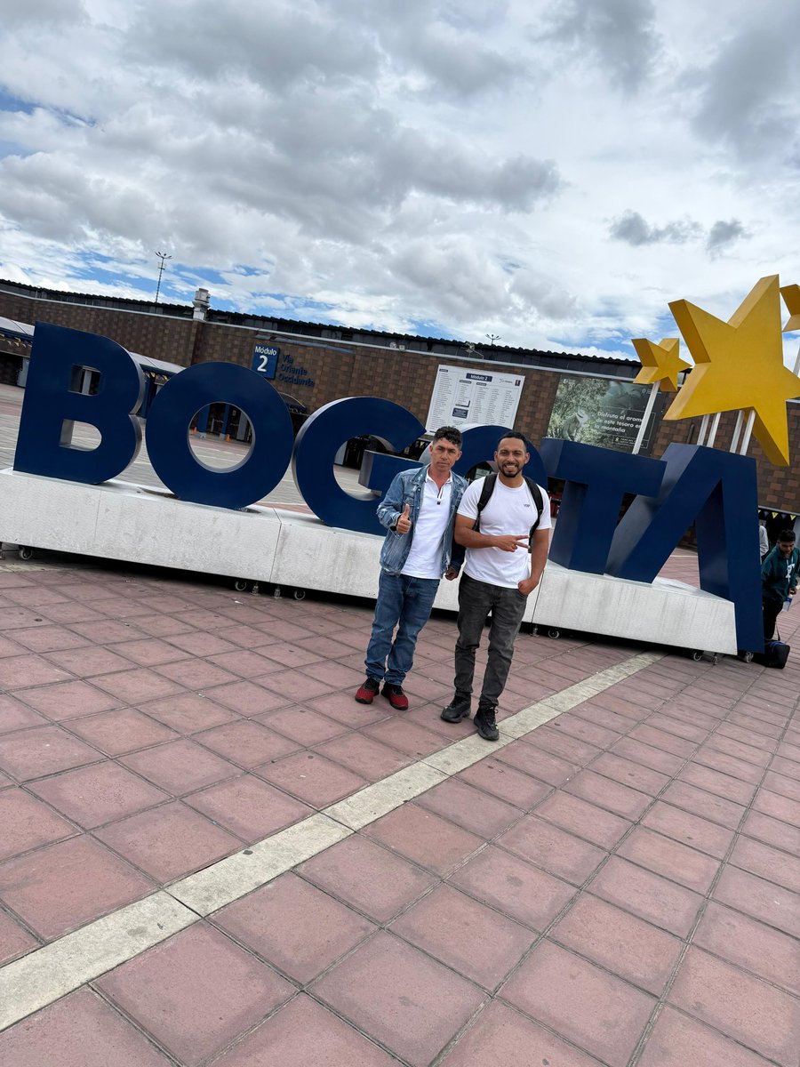 ArcangelMo74771's tweet photo. 🇨🇴 Hoy llevamos al más alto nivel un hallazgo que nace desde nuestra tierra.
La roca, su estudio y su mensaje ya están en manos del presidente.
Esto apenas comienza. #larocasemilla https://t.co/Yfdx7lWoGs