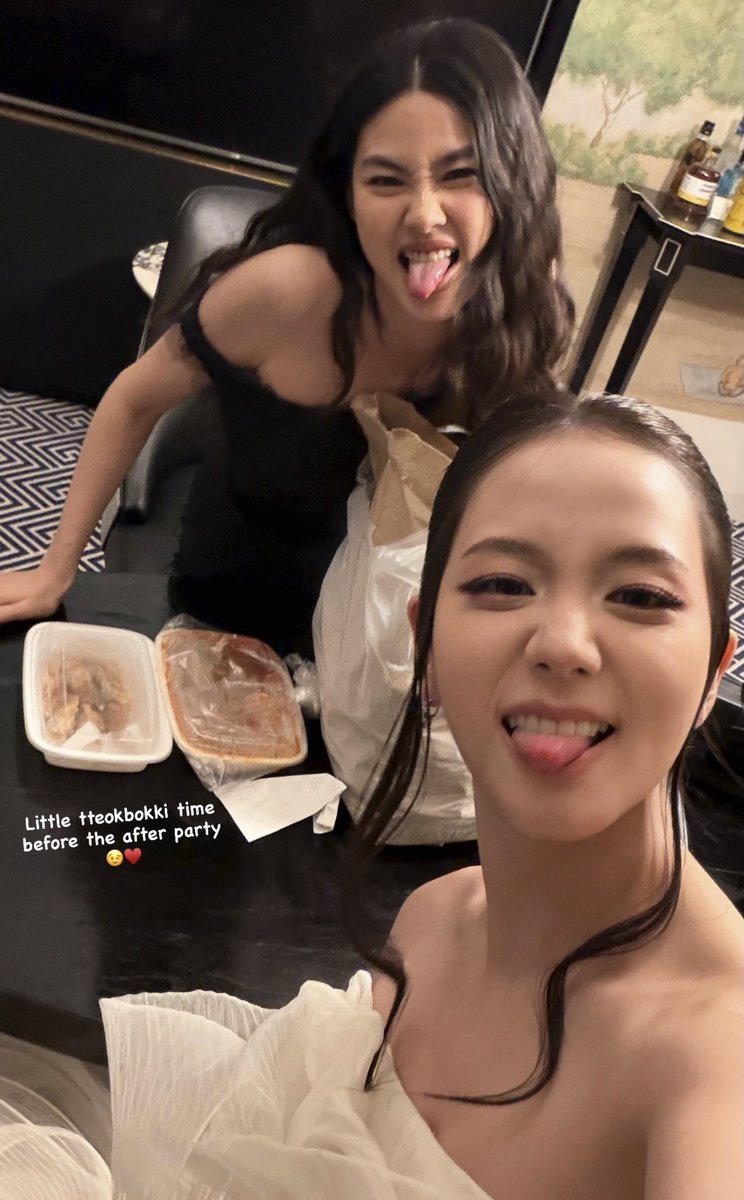 JISOO NEWS tweet media