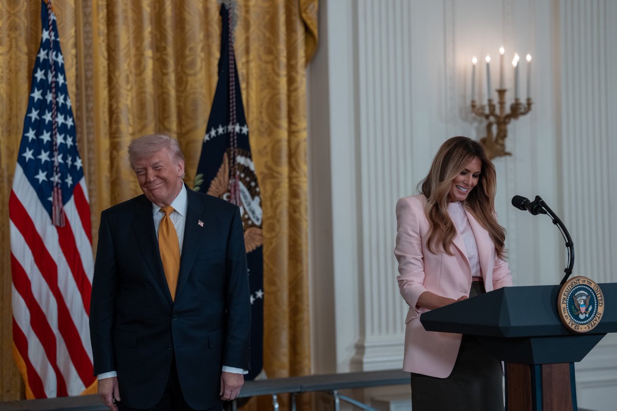 PenguinSix's tweet photo. The @FLOTUS and @POTUS held a Mother's Day event in the East Room today, welcoming military mother's to the White House. https://t.co/xv352SwFzS