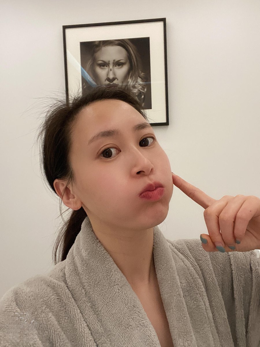 Evelyn2Yy's tweet photo. Women maintain their beautiful appearance through facial care. I feel younger now 💆‍♀️😌#SpaTreatment https://t.co/Q6tMOAMV3y