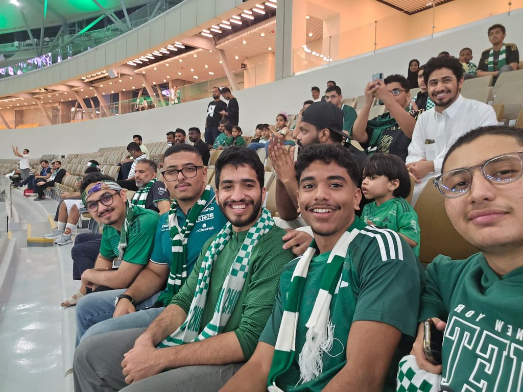 MJEED_Turk's tweet photo. 🤍💚 https://t.co/fCAU5r4vyl