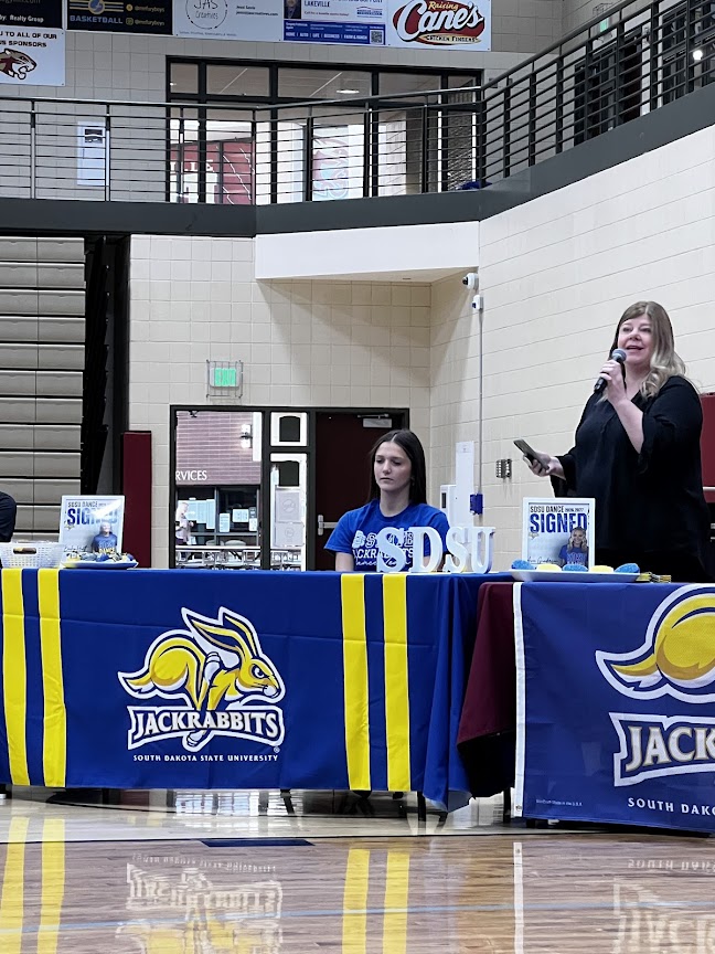 LSHS_Cougars's tweet photo. We celebrated our future NCAA D3, JuCo, and NAIA student athletes this morning with a commitment ceremony! Congrats to over 30 Cougars moving on to the next level! https://t.co/G1dA8ipe8p