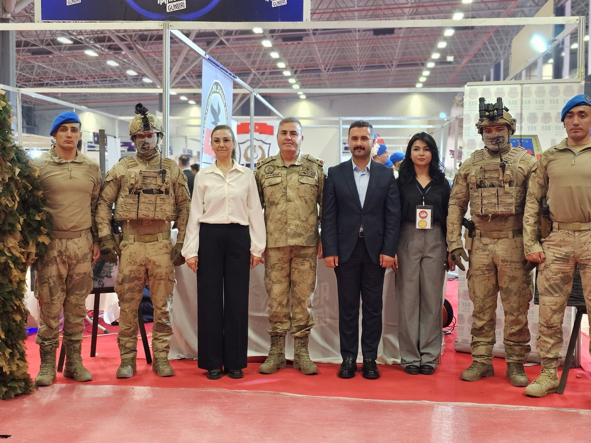 akgenclikvann's tweet photo. Gençliğin Üretim Çağı Bölgesel Kariyer Fuarı kapsamında düzenlenen DAKAF’26 programına; Gençlik Kolları İl Başkanımız Sn. Burak Gültepe ve yönetim kurulu üyelerimizle birlikte katılım sağladık.

Farklı sektörlerden firmaların yer aldığı stantları ziyaret ederek gençlerimiz ve iş dünyası temsilcileriyle bir araya geldik.

Üreten, gelişen ve geleceğe yön veren gençliğimiz için çalışmaya devam ediyoruz.

@avyusufibis @osmannazlier @SamedTercan @gultepeburak