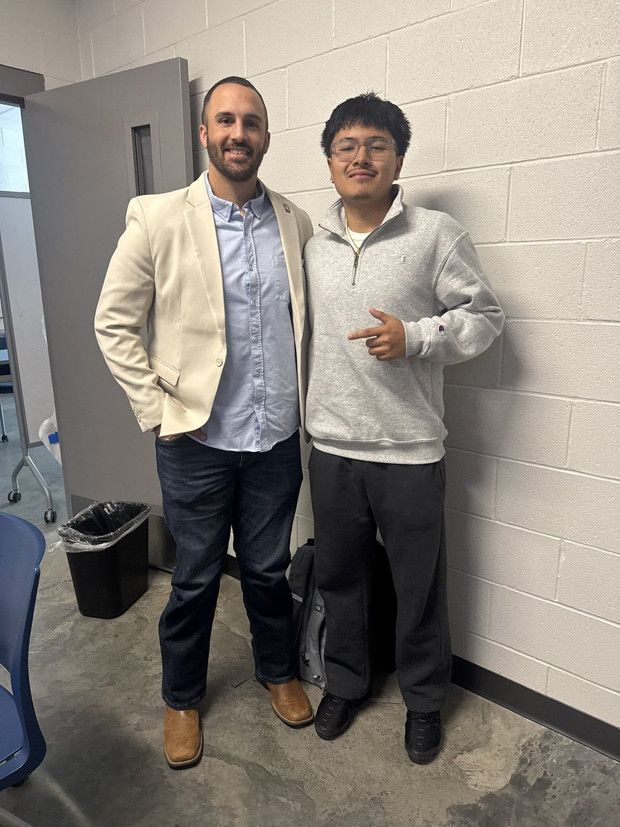 2_emanuel_2's tweet photo. Thank you @Coach_JDodge for stopping by and telling me what CSU Pueblo is all about, I look forward to attending a camp here soon! @Coach_TPearson @CoachVoorheesRR @CoachHumphreys https://t.co/fhg5FzJUSy