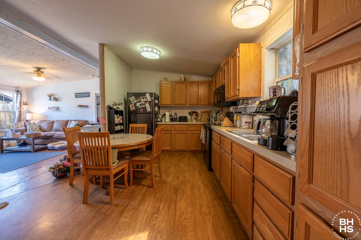 Margiepp's tweet image. PRICE IMPROVEMENT!
LAKE PLACID HOME ON FAWN RIDGE
3 BED  |  2 BATH  |  .23 ACRE  |  $225,000
View more: adkpp.com/properties/18-…

#priceimprovement #lakeplacid #lakeplacidny #lakeplacidadk #lakeplacidrealestate #lakeplacidhome #adirondacks #adirondackrealestate #adirondackhomes