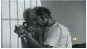 जैसे लग रहा है कि केंचुओं पर नमक छिड़क दिया हो।

एक बुद्धिजीवी को कुछ नहीं सूझा तो वो पिट कर फफूंद लग चुका मुद्दा उठा लाये, सावरकर की माफी का।
भैयो, एक रात उत्तर प्रदेश पुलिस की चौकी में बिता न पाओगे, सारा कुछ उत्सर्जित हो जायेगा।

सावरकर आगा खां पैलेस में नजरबंदी नहीं काट रहे