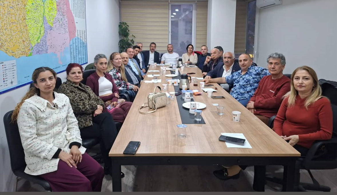tahirabus's tweet photo. Büyükşehir Mahallemizde gerçekleştirdiğimiz mahalle toplantımızla bugünkü çalışmalarımızı tamamladık.

Mahalle Başkanımız başta olmak üzere, emek veren ve destek olan tüm teşkilat mensuplarımıza teşekkür ediyorum. https://t.co/iQU9KLQLqo
