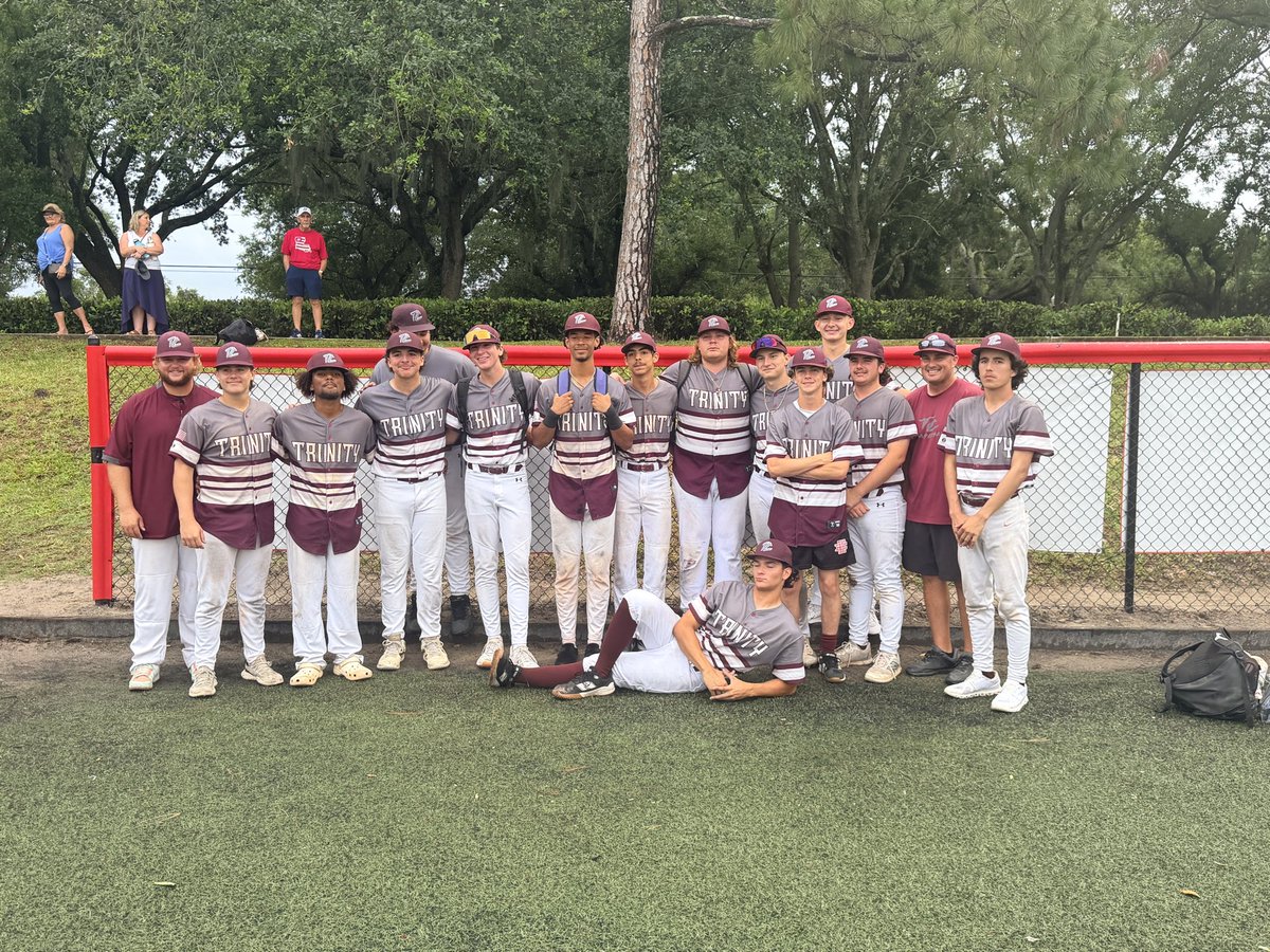 Kyle_Kuczynski2's tweet photo. We may have lost the regional semifinals 6-7 but we all played hard. Proud to have played my junior year with these guys. Thank you Coach @BMaples07 for another year of coaching https://t.co/0wDbSUbv0j