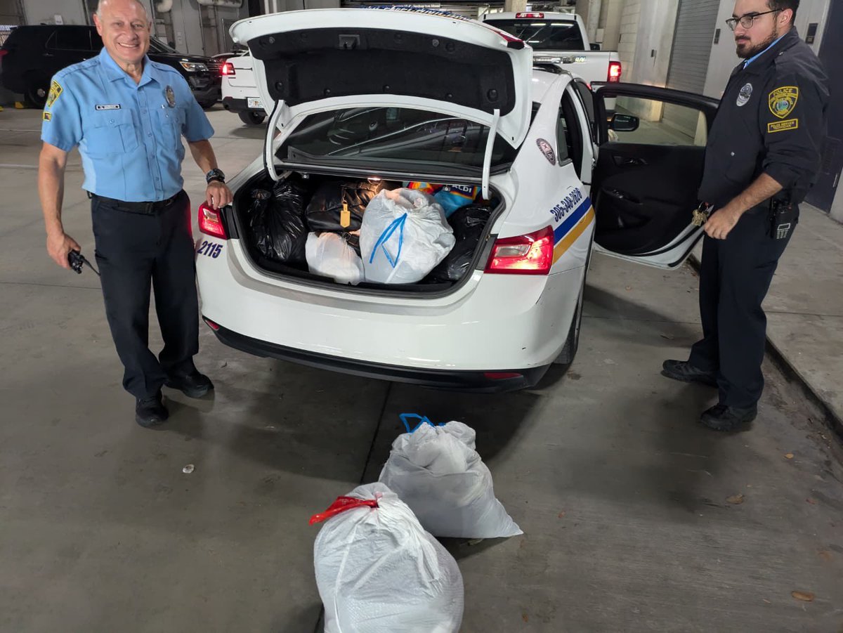 FIUPOLICE's tweet photo. Yesterday our FIUPD PST’s aided the FIU Brazilian Students Association in delivering donations they collected for the Lotus House woman’s Shelter. https://t.co/tRiXNsUQ2S