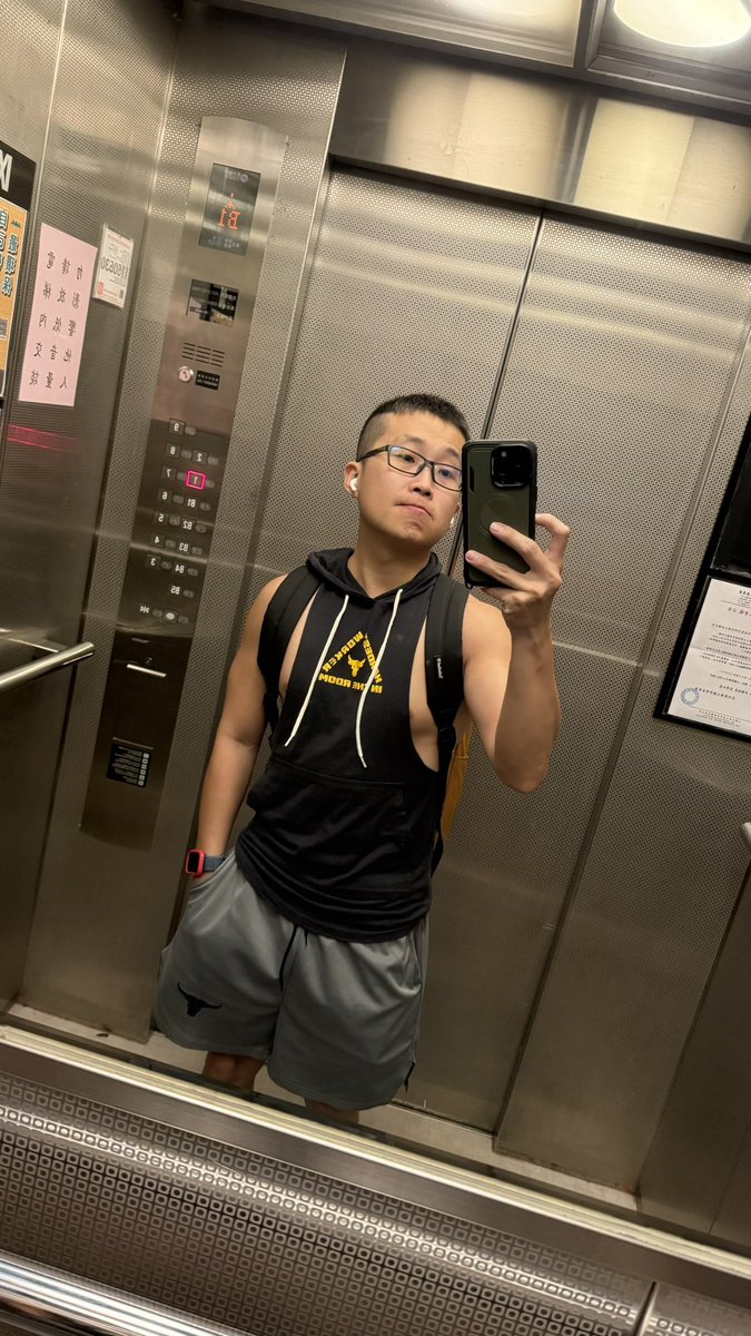 半夜發就會沒有流量
應該吧