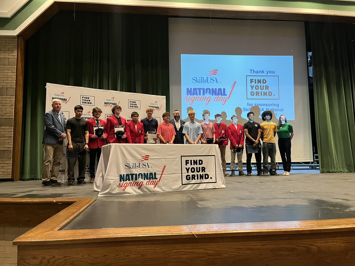 DeaKunovac's tweet photo. Fantastic @SkillsUSA Signing Day for the Construction program at @RoswellHighSch! So proud of everyone signing for apprenticeships and with colleges. Mr. Squiers does a fantastic job with these talented students. https://t.co/sX413UZAff