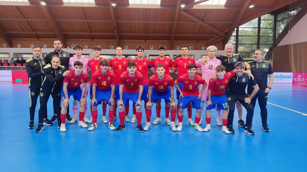 FutSalRFEF's tweet photo. 🚨 𝗢𝘁𝗿𝗮 𝗴𝗼𝗹𝗲𝗮𝗱𝗮 𝗽𝗮𝗿𝗮 𝗱𝗲𝘀𝗽𝗲𝗱𝗶𝗿𝘀𝗲 𝗱𝗲 𝗠𝗮𝗿𝗿𝘂𝗲𝗰𝗼𝘀 (𝟭-𝟱)

➡️ Los de Albert Canillas cierran su concentración con una contundente victoria

✍️ https://t.co/frkQfzHcq3

#FutsalEspaña | #NuestraBase https://t.co/0kHQaIpQbt