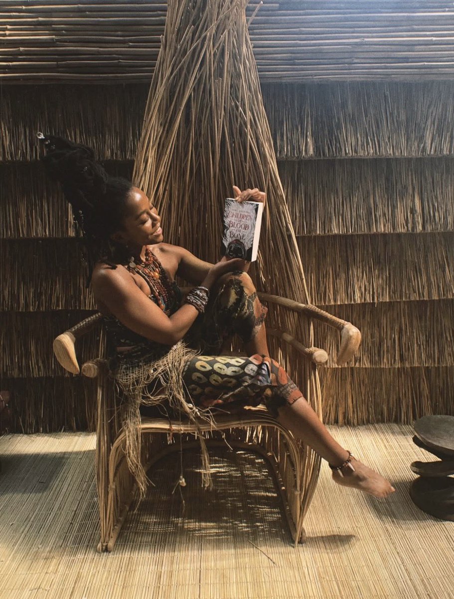 UpdatesCOBAB's tweet photo. First look at Tomi Adeyemi in costume for her #ChildrenofBloodAndBone cameo 🖤⚔️. https://t.co/R0TGn7QWnJ