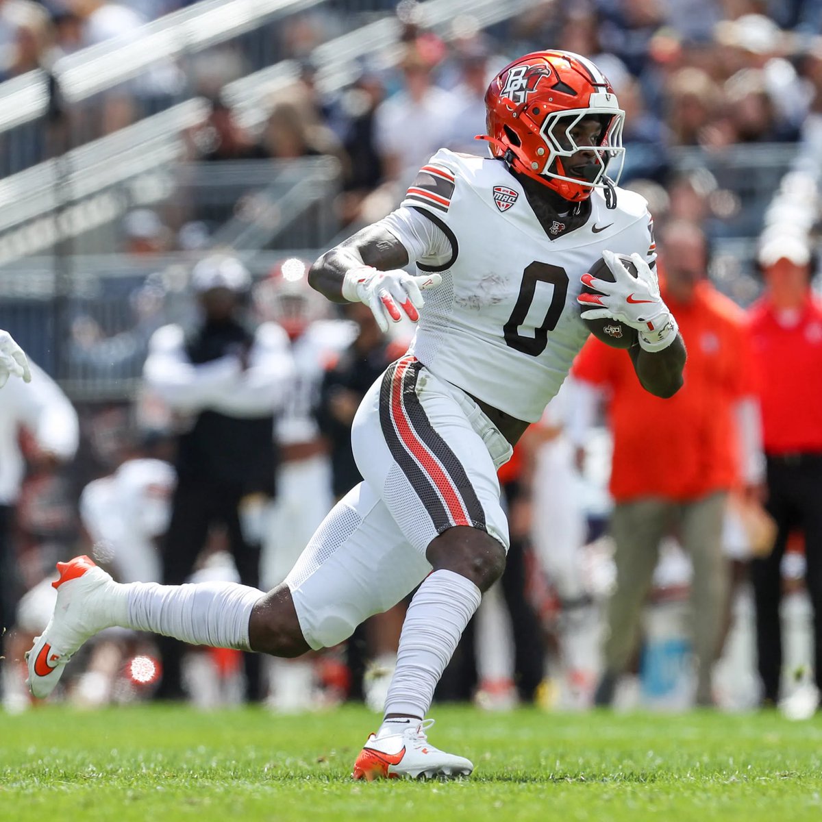 jayyy_glizzzy's tweet photo. Blessed to receive a offer from @BGFootballTalk @CoachCraw_ @CoachWarren23 @AHParkerFootba1 https://t.co/G9M4F4lOEp