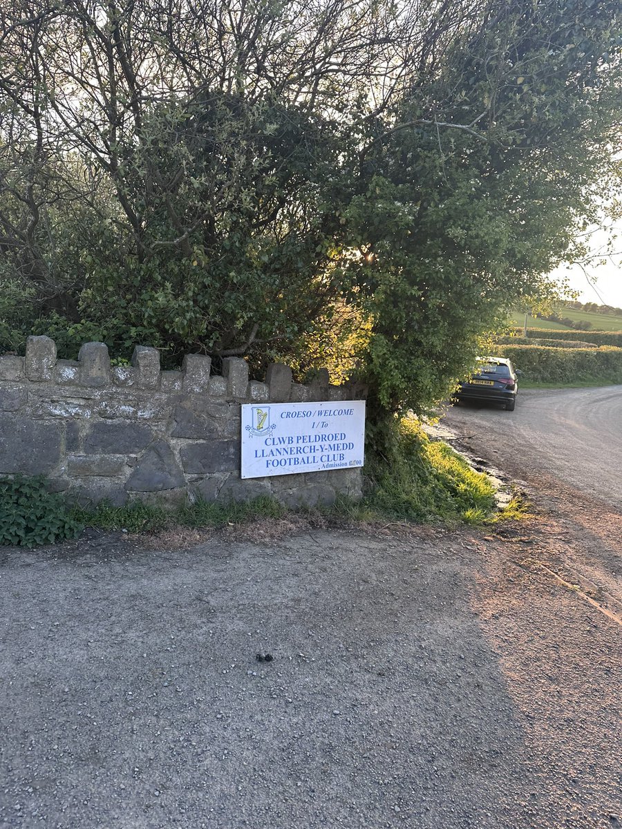 stathopper21's tweet photo. Game 144 of 25/26 
Ground 660
My first game on Anglesey this season at @LLanerchymeddFc and another beautiful setting for a football match! A couple of interesting stands too! #groundhop #groundhopping https://t.co/vtpZNSa8hK