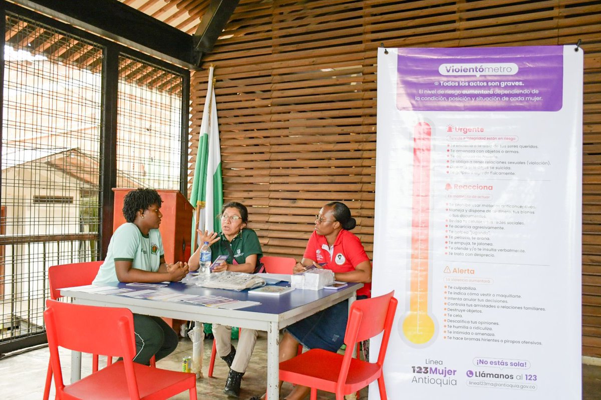 GobAntioquia's tweet photo. La Paisaneta Fluvial está en Vigía del Fuerte con los Programas sociales y de Bienestar 🪁 que atienden a nuestras niñas, niños, madres,  padres y cuidadores.  

Estamos donde los Antioqueños nos necesiten. 
@BienestarAnt https://t.co/3ocHBAUnhW