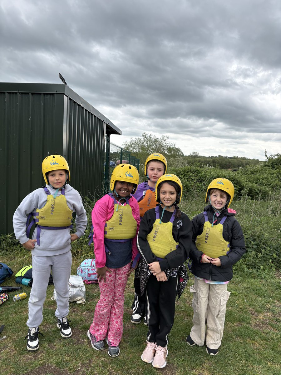 BridgewaterPrim's tweet photo. Taking a good aim 🎯 and canoeing on the River Nene 🛶 @BridgewaterPrim https://t.co/LccEqfqjcW