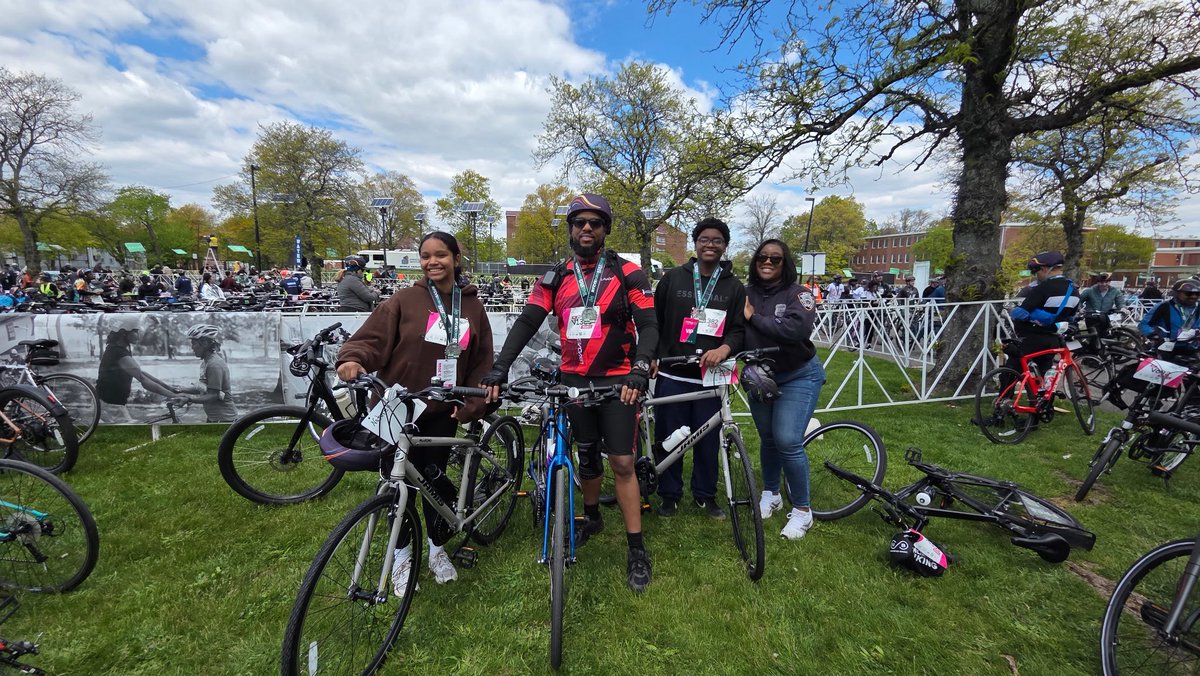 NYPDPSA5's tweet photo. This Sunday, our Explorers completed the 5 borough Bike Marathon! 🚲 

They achieved this feat alongside post advisor PO Jones and HB Community Affairs. 

Join us in celebrating their achievement in promoting health, unity and community spirit 🎉 https://t.co/5Mftjm5BJV