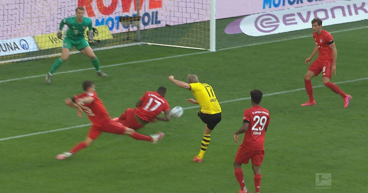 “This is the biggest robbery ever, Paris paid the referee” 💩💩💩

How does it feel to be on the receiving end for once? 
(No wrong call was even made btw)
😂😂😂😂😂😂😂