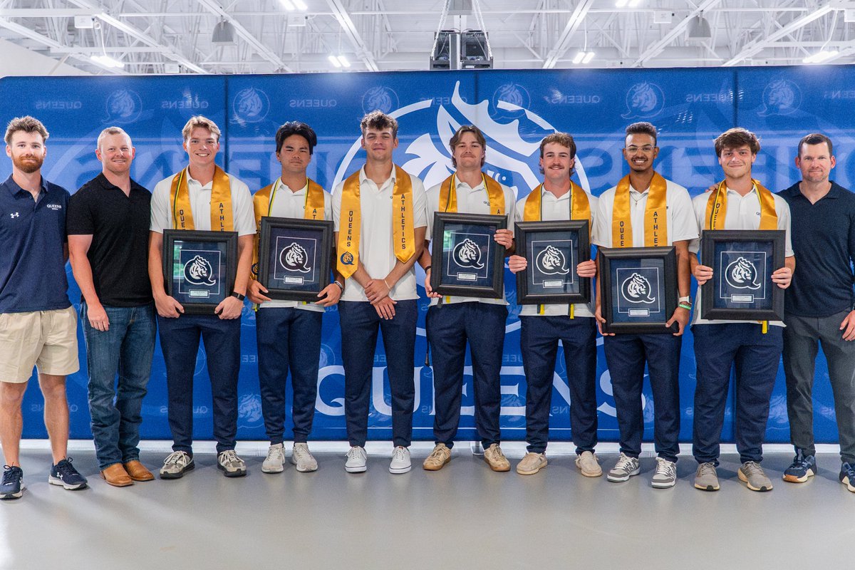 Queens_Baseball's tweet photo. Got to celebrate our graduating seniors this morning at the 2026 Senior Parade 🎓

#RoyalsRise | #QUeenCity | #MITA https://t.co/k5B6Pvd2Pt