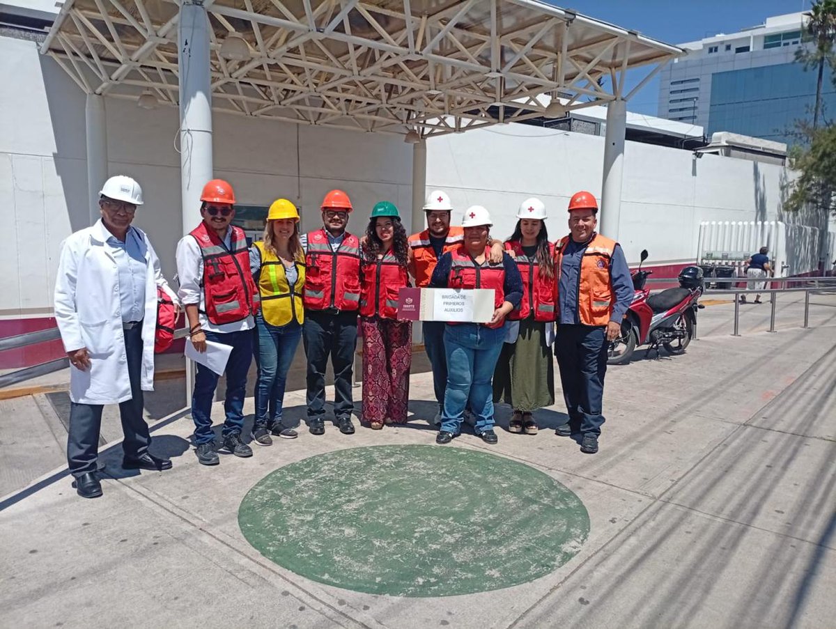 En el <a href="/IsssteAgs/">Issste Aguascalientes</a> reafirmamos el compromiso instruido por nuestro director general, <a href="/martibatres/">Martí Batres</a>, de proteger la seguridad y el bienestar de las y los derechohabientes y se reconoce la participación del personal por cumplir con los protocolos de este ejercicio preventivo. 🧵 4/4