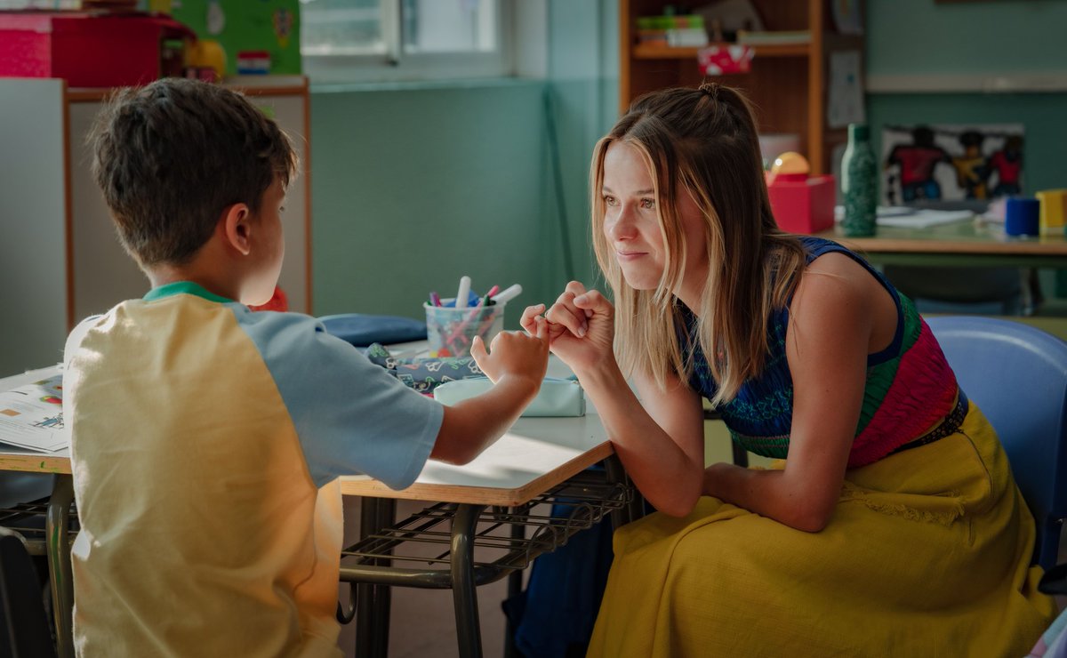 davidcpvm's tweet photo. #BarrioEsperanza habla de segundas oportunidades, convivencia, bullying… y el impacto incalculable e imperdible que un docente puede tener en sus alumnos. Una serie necesaria. De las que te hacen pensar (y puedes comentar en clase). 100% recomendable ❤️ Este miércoles, nuevo capítulo sobre las 23:00 en @La1_tve