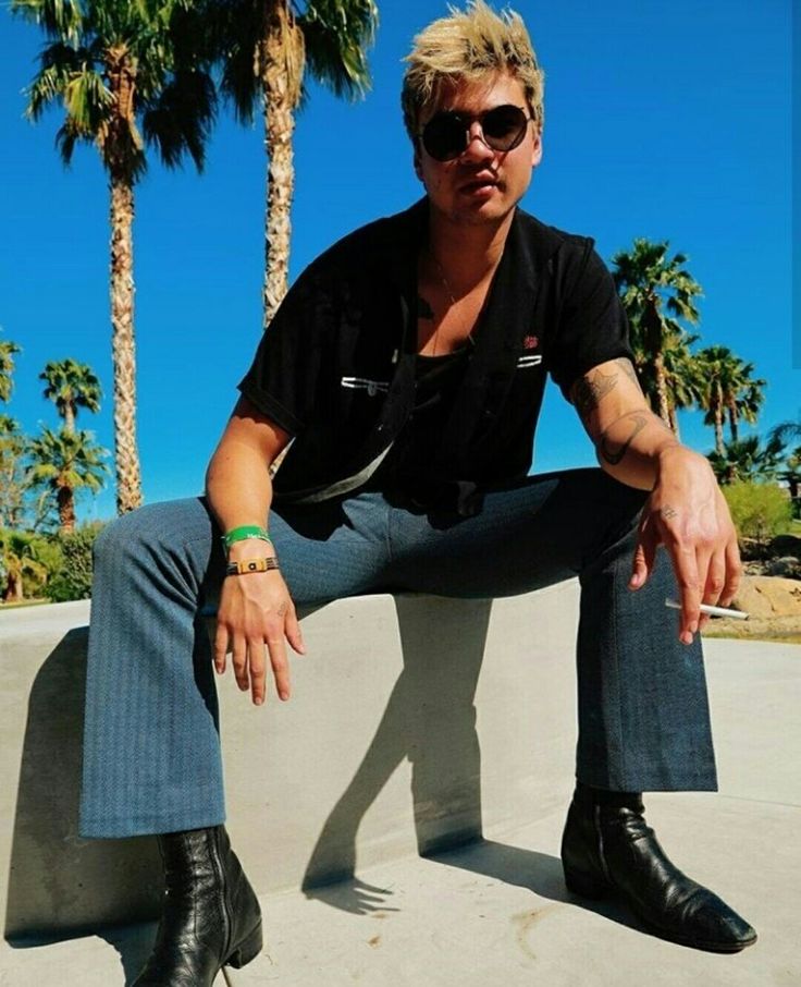 SUPERBLOOMCASH's tweet photo. WE. SHARED. A. CIGARETTE. WHILE. WE. WERE. GETTING. DRESSED. YOUR. HAIR. IS. IN. A. MESS. KEEP. LOVIN. ME. TO. DEATH. PROMISE. I. WON'T. FORGET. THE. ANGEL. IN. MY. HEAD. IF. NOTHINGS. PERMANENT. KEEP. LOVIN. ME. https://t.co/QjepKo62tN