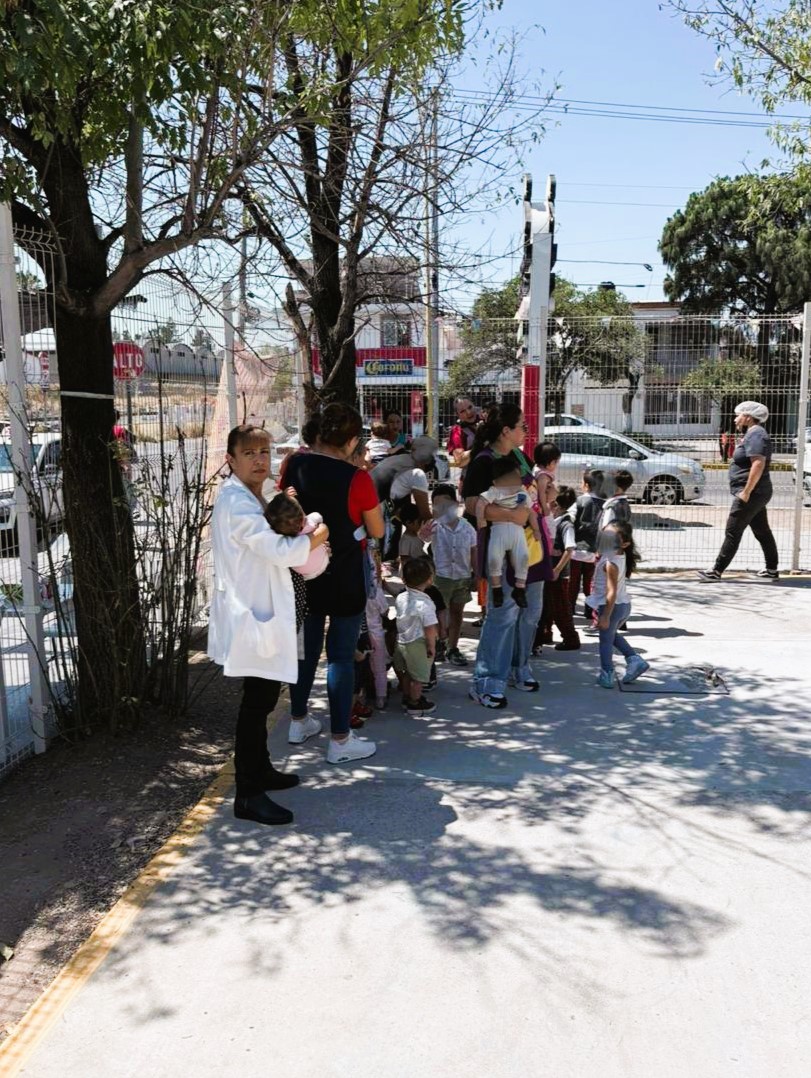 protección civil, para la ordenada evacuación. “El ejercicio, permitió promover la cultura de la Protección Civil, con el fin de practicar la eficacia de los planes de emergencia para salvaguardar la vida de trabajadores y derechohabientes ante cualquier siniestro”, señaló. 🧵3/4