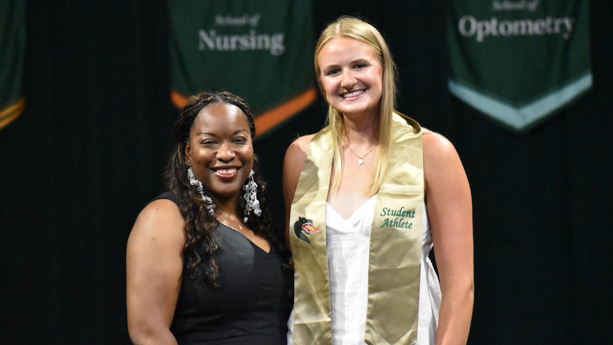 UAB_BVB's tweet photo. Congrats Blazer Grads! 🎓 🐉 

#WinAsOne https://t.co/SdrNXFY5wN