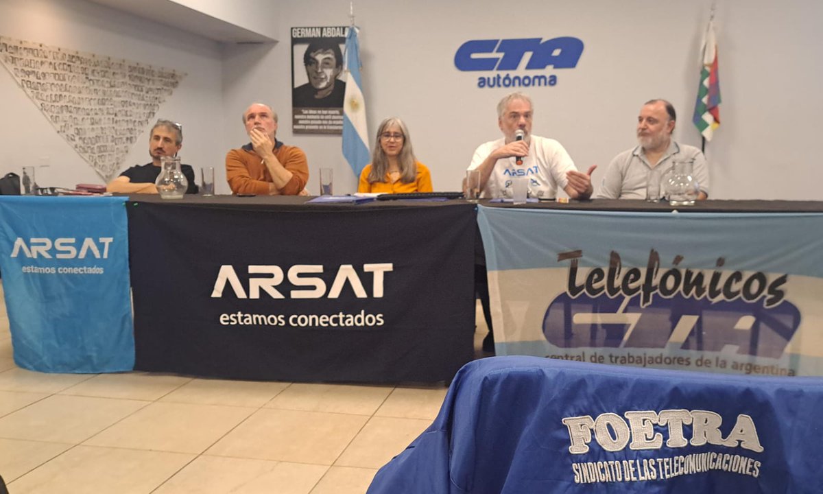 ctaa_foetra's tweet photo. Gran exposición en @CTAAutonoma sobre 2 pilares estratégicos para el desarrollo nacional: proyecto nuclear CAREM y el Datacenter de ARSAT 

Soberanía tecnológica, energía limpia y desarrollo científico 🇦🇷

Gracias @aserquis @CachorroGodoy @zasito  @EzequieMcGovern @RodolfoKempf https://t.co/N9GqhzU5ZT