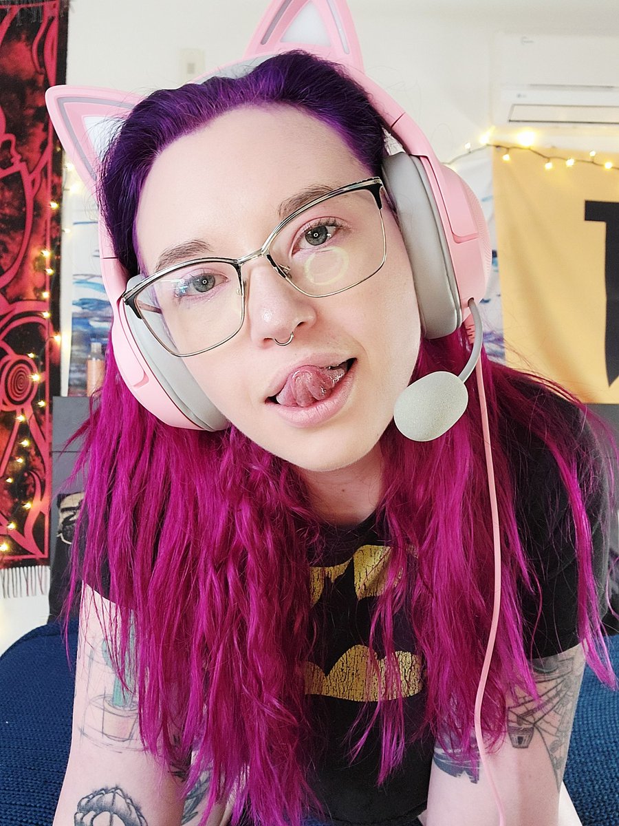 pale_ryderr's tweet photo. It's an Overwatch kind of day ๐ค https://t.co/XyTAl71C1R
.
#overwatch #gamergirl #altgirl #twitch #nerdybabe https://t.co/NnVu8ziIs9